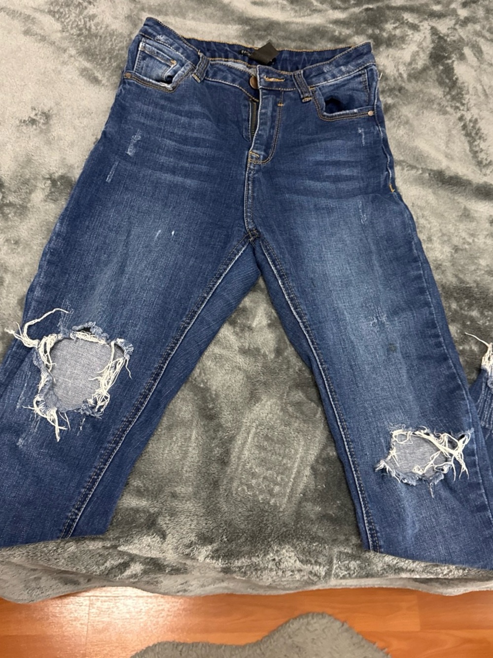 Fashion nova ripped jeans